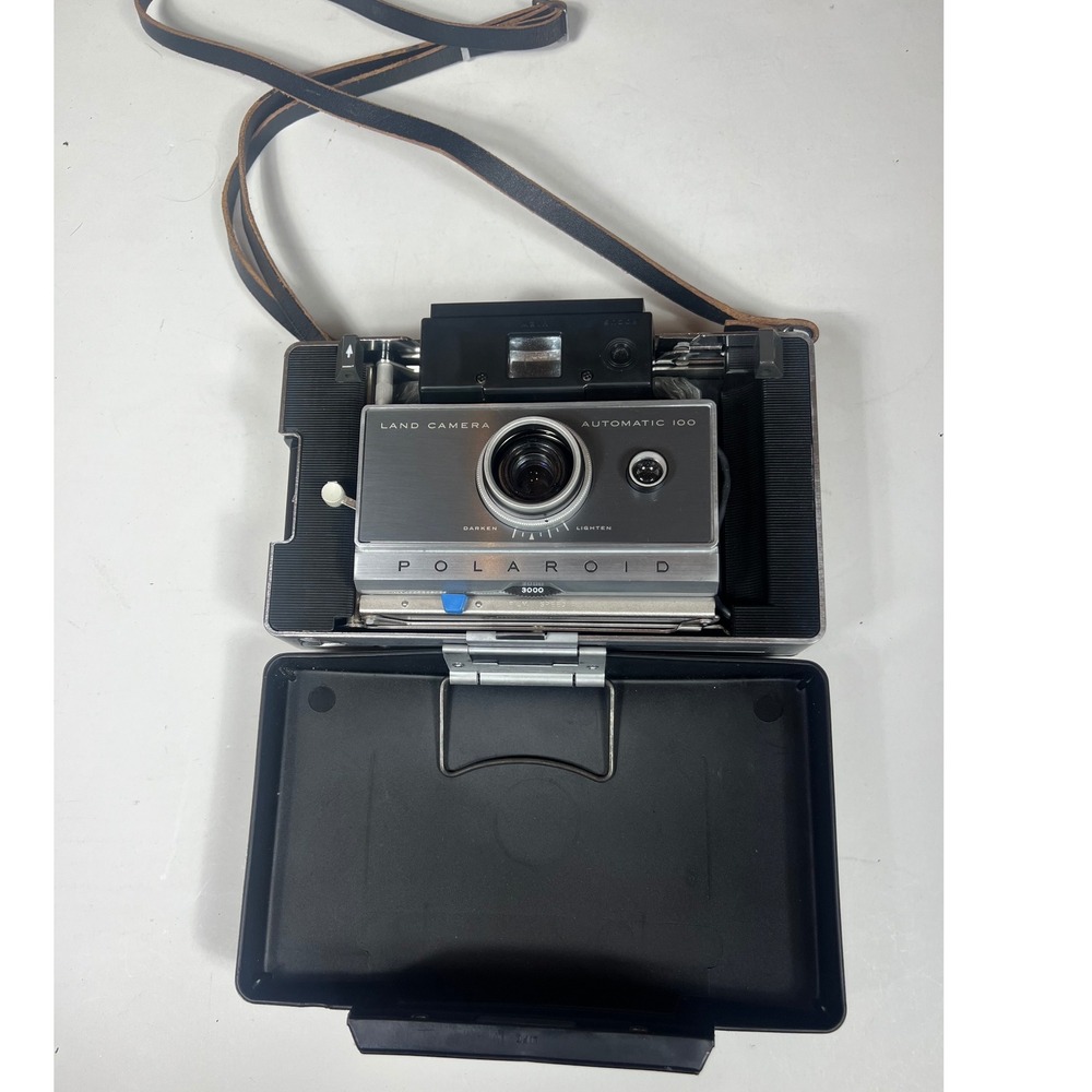 Polaroid‎ Automatic 100 Land Camera 3000 Film Speed Vintage Flashbulbs Case